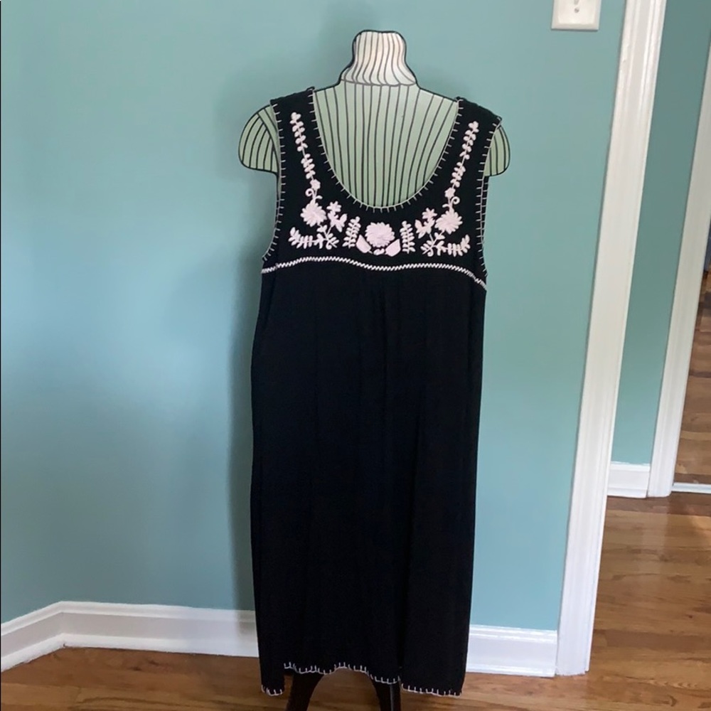 Black casual sleeveless dress